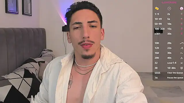 Snapshot of dylanspencer28 chatting on February 21, 11:32 pm dylanspencer28 online show from February 21, 11:32 pm