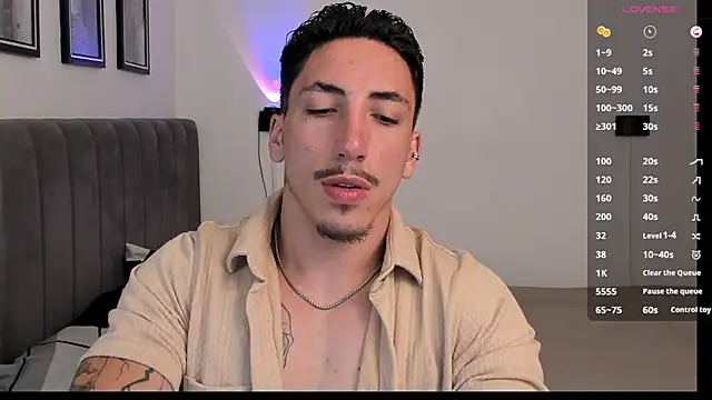 Snapshot of dylanspencer28 chatting on February 19, 7:27 pm dylanspencer28 online show from February 19, 7:27 pm