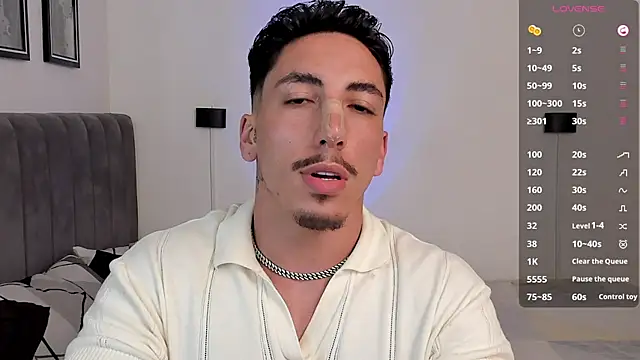 Snapshot of dylanspencer28 chatting on February 24, 10:03 pm dylanspencer28 online show from February 24, 10:03 pm