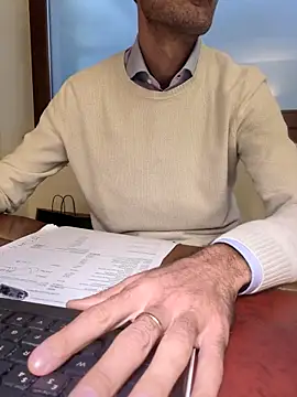 Snapshot of AvvocatoPorco chatting on October 14, 10:22 am AvvocatoPorco online show from October 14, 10:22 am