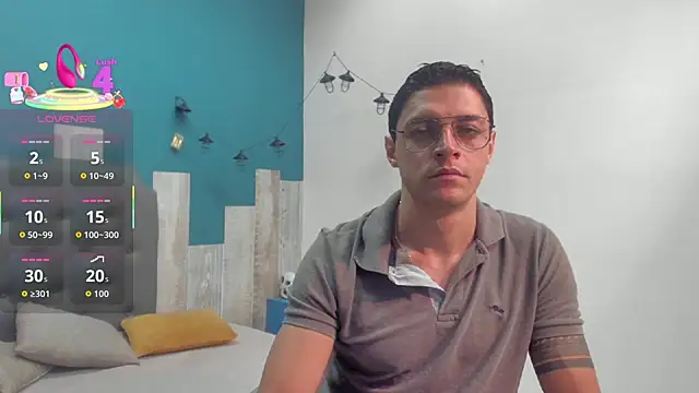 Snapshot of Frank_Millers chatting on October 15, 7:32 pm Frank Millers online show from October 15, 7:32 pm