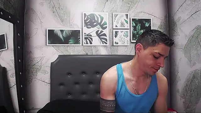 Snapshot of Frank_Millers chatting on January 28, 12:43 pm Frank Millers online show from January 28, 12:43 pm