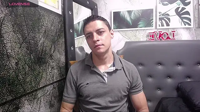 Snapshot of Frank_Millers chatting on February 10, 1:01 pm Frank Millers online show from February 10, 1:01 pm