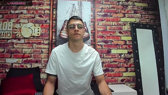 Snapshot of Frank_Millers chatting on January 21, 12:02 pm Frank Millers online show from January 21, 12:02 pm