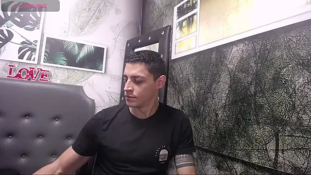 Snapshot of Frank_Millers chatting on February 8, 1:22 pm Frank Millers online show from February 8, 1:22 pm