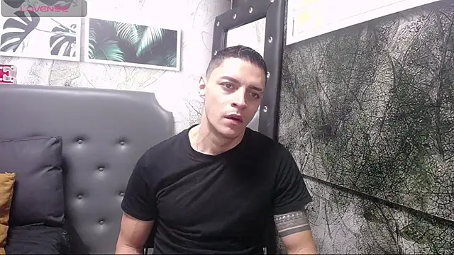 Snapshot of Frank_Millers chatting on February 17, 6:48 pm Frank Millers online show from February 17, 6:48 pm