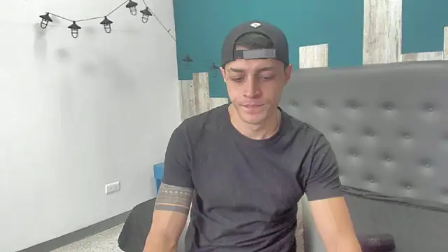 Snapshot of Frank_Millers chatting on October 3, 8:36 pm Frank Millers online show from October 3, 8:36 pm