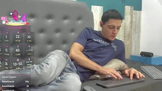 Snapshot of Frank_Millers chatting on October 9, 12:37 am Frank Millers online show from October 9, 12:37 am