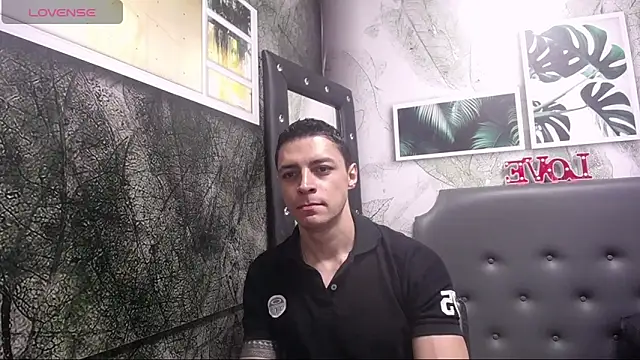 Snapshot of Frank_Millers chatting on February 11, 12:27 pm Frank Millers online show from February 11, 12:27 pm