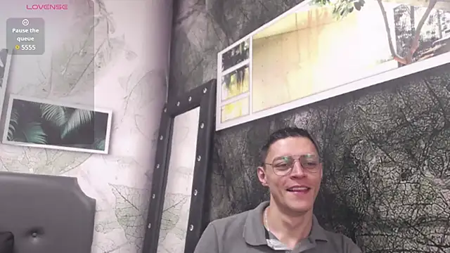 Snapshot of Frank_Millers chatting on March 21, 7:24 pm Frank Millers online show from March 21, 7:24 pm