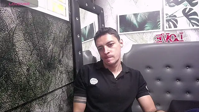Snapshot of Frank_Millers chatting on February 11, 10:28 pm Frank Millers online show from February 11, 10:28 pm