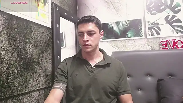 Snapshot of Frank_Millers chatting on March 8, 10:28 am Frank Millers online show from March 8, 10:28 am