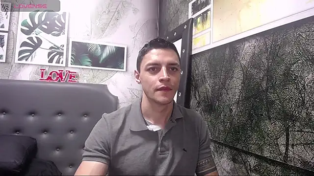 Snapshot of Frank_Millers chatting on February 6, 11:32 am Frank Millers online show from February 6, 11:32 am