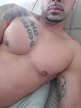 Snapshot of badbrown chatting on October 14, 12:12 pm badbrown online show from October 14, 12:12 pm