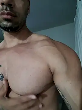 Snapshot of badbrown chatting on March 6, 12:43 am badbrown online show from March 6, 12:43 am