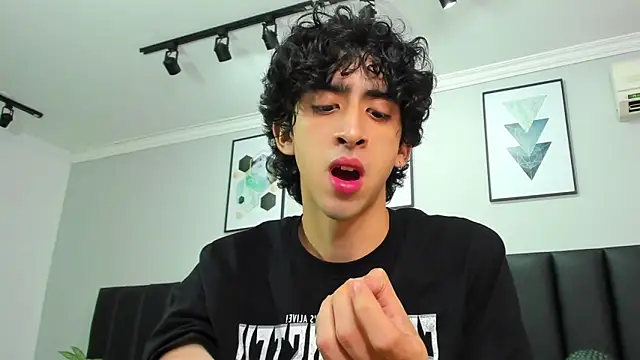 Alezzandro  online show from February 11, 2:35 pm