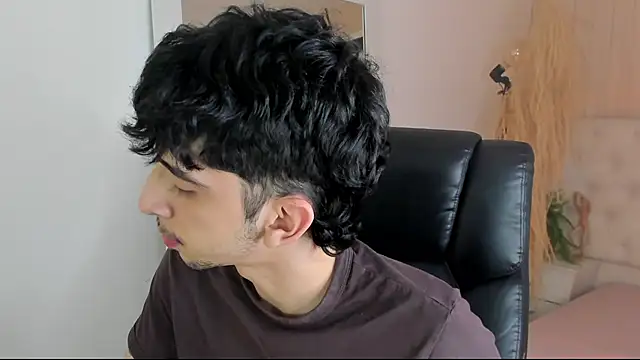 Alezzandro  online show from October 15, 9:22 pm