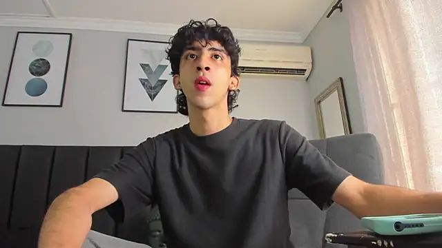 Alezzandro  online show from March 11, 2:40 pm