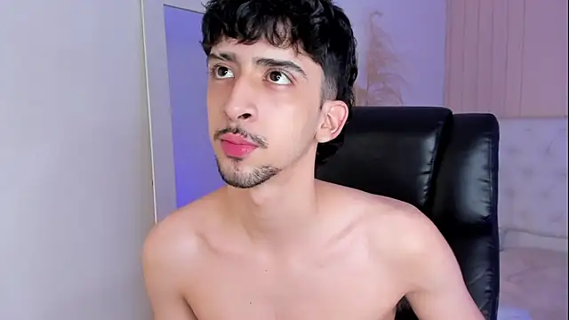 Alezzandro  online show from September 26, 8:39 pm