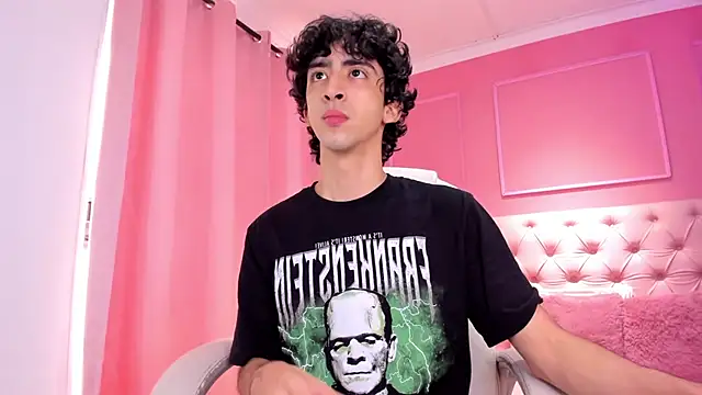 Alezzandro  online show from February 1, 2:45 pm