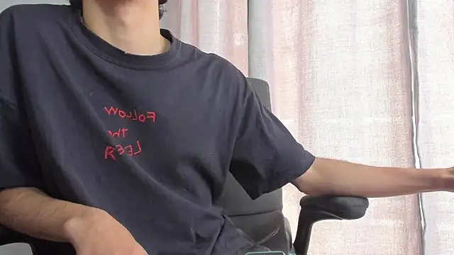 Alezzandro  online show from February 12, 2:43 pm