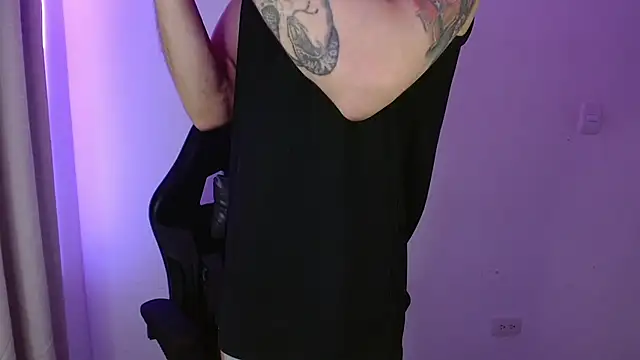 H3ll B0I online show from April 27, 10:48 pm