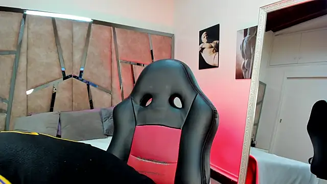 LeandroRusso online show from February 11, 8:31 pm