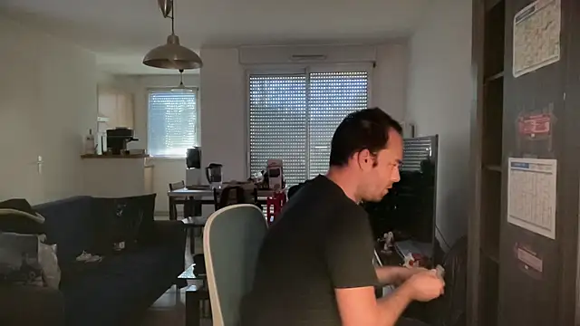 Funnyjul31 online show from November 27, 1:59 pm