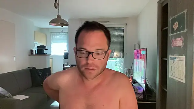 Funnyjul31 online show from April 22, 4:56 pm