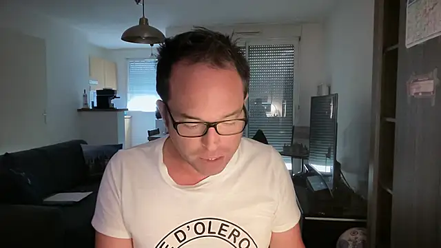 Snapshot of Funnyjul31 chatting on October 9, 10:09 am Funnyjul31 online show from October 9, 10:09 am