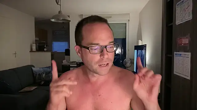 Snapshot of Funnyjul31 chatting on October 18, 5:29 pm Funnyjul31 online show from October 18, 5:29 pm
