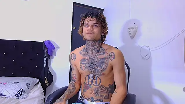 hot man05 online show from November 12, 11:20 pm