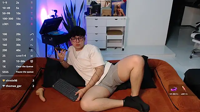 TheAisforAlec online show from October 8, 1:10 am