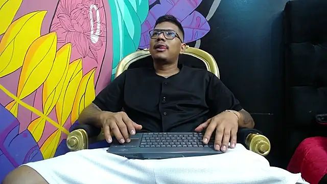 Snapshot of Saipadpuer30 chatting on March 3, 3:28 am Saipadpuer30 online show from March 3, 3:28 am