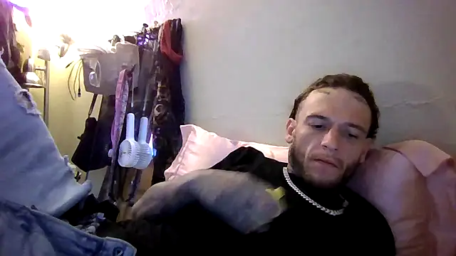 Snapshot of cruz815 chatting on September 12, 7:47 pm cruz815 online show from September 12, 7:47 pm