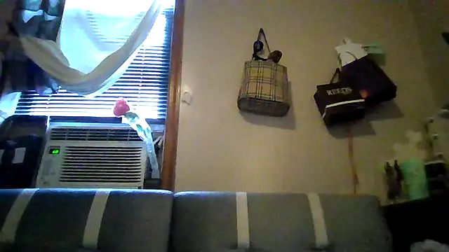 Snapshot of cruz815 chatting on September 23, 9:14 pm cruz815 online show from September 23, 9:14 pm