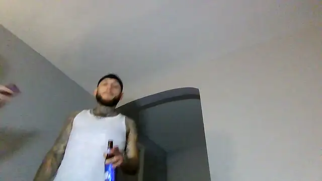 Snapshot of cruz815 chatting on October 15, 12:40 am cruz815 online show from October 15, 12:40 am