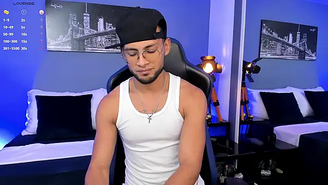 Max Conor1 online show from March 25, 3:54 am