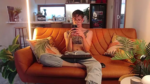 William Henry  online show from March 19, 10:40 am