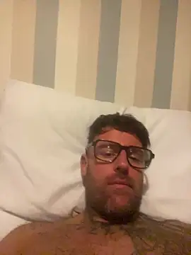 Jamesdeanmcqueen online show from November 3, 6:32 pm