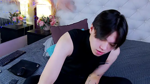 Snapshot of just_gay_ chatting on March 10, 1:21 pm just gay online show from March 10, 1:21 pm