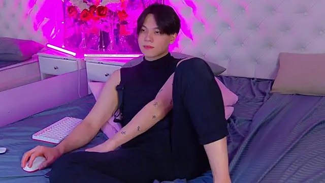 Snapshot of just_gay_ chatting on March 13, 8:11 pm just gay online show from March 13, 8:11 pm