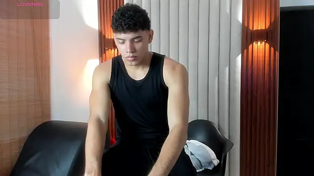 Snapshot of Justin_mack chatting on September 24, 12:36 pm Justin mack online show from September 24, 12:36 pm