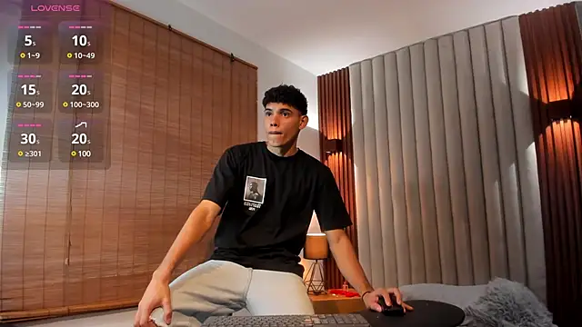 Snapshot of Justin_mack chatting on March 11, 12:06 pm Justin mack online show from March 11, 12:06 pm