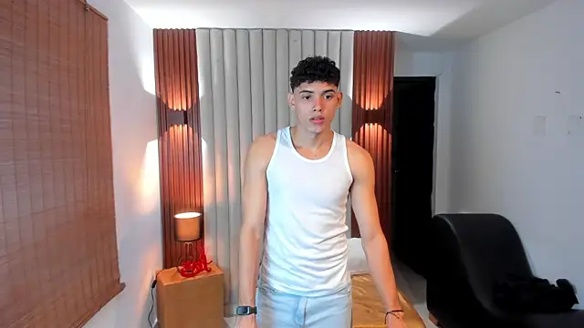 Snapshot of Justin_mack chatting on February 14, 11:31 am Justin mack online show from February 14, 11:31 am