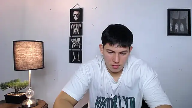 JamesCr  online show from November 21, 2:21 am