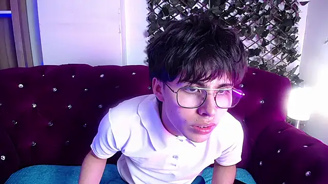 Snapshot of PepperTwink chatting on February 10, 1:22 pm PepperTwink online show from February 10, 1:22 pm