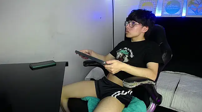 Snapshot of PepperTwink chatting on February 8, 12:28 pm PepperTwink online show from February 8, 12:28 pm