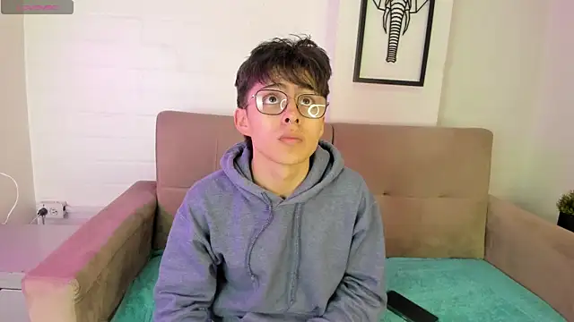 Snapshot of PepperTwink chatting on March 6, 1:03 pm PepperTwink online show from March 6, 1:03 pm