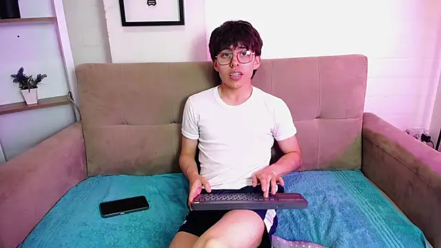 Snapshot of PepperTwink chatting on February 13, 2:09 pm PepperTwink online show from February 13, 2:09 pm
